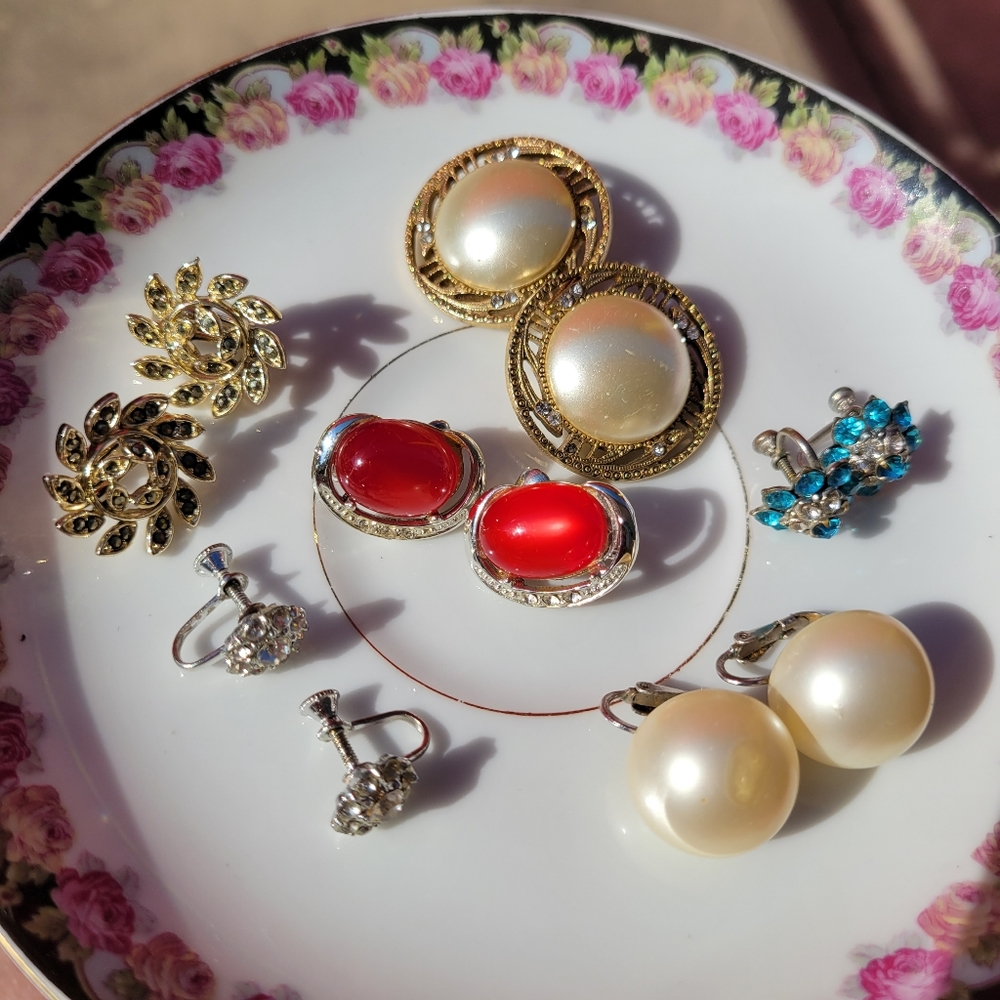 6 Pairs Vintage Clip-On Earrings ~ Lisner ~ Marvella ~ Coro (?) ~ MCM ~ Pretty!